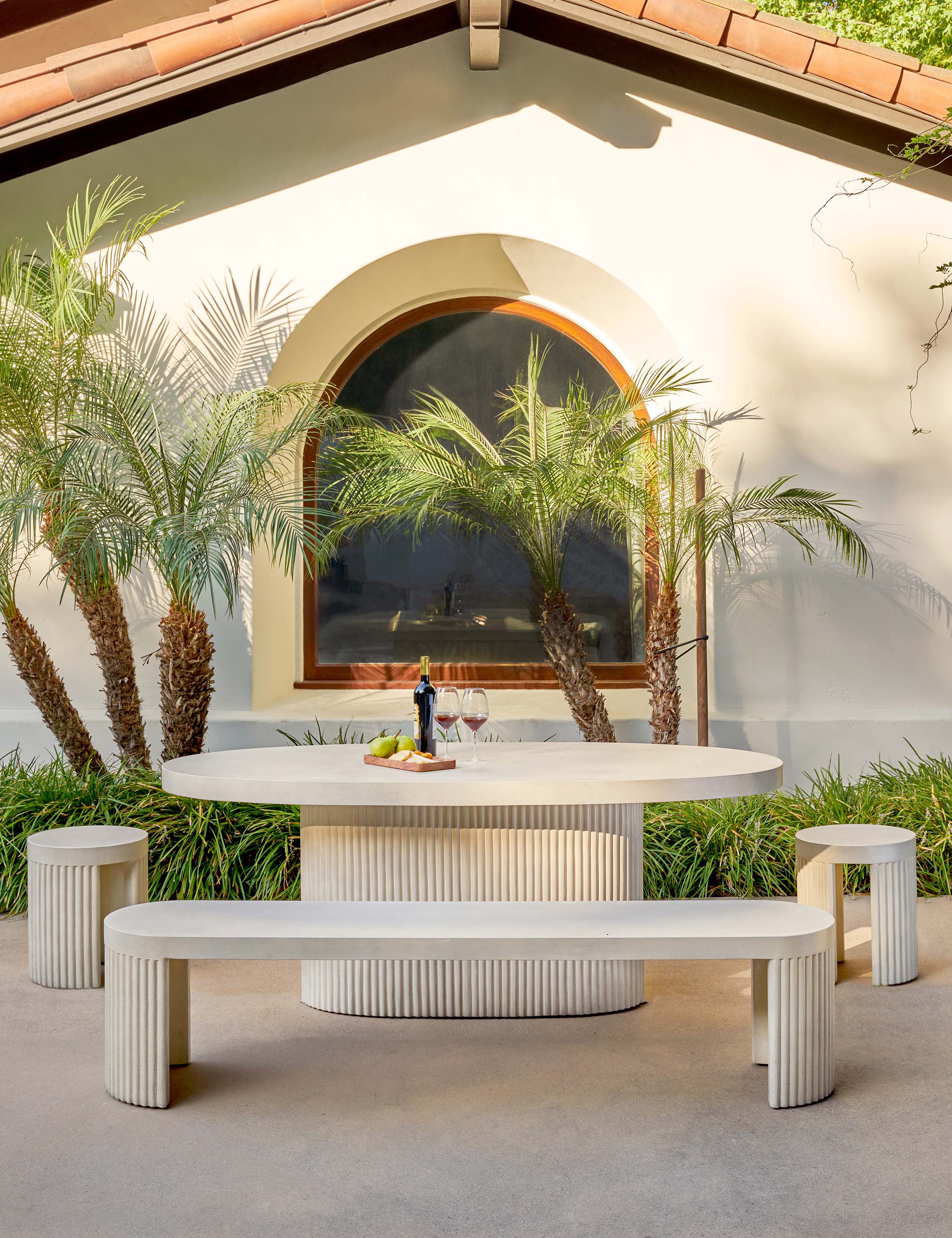 Lelia Indoor / Outdoor Oval Dining Table