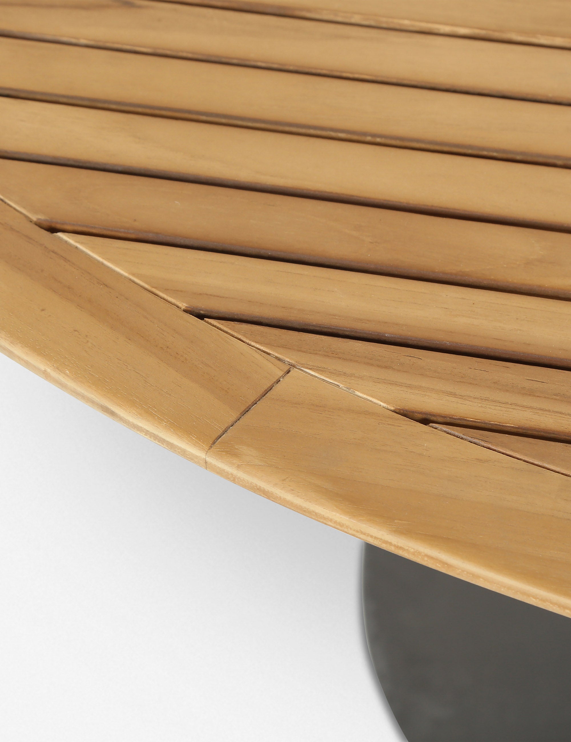 Georgette Indoor / Outdoor Round Dining Table