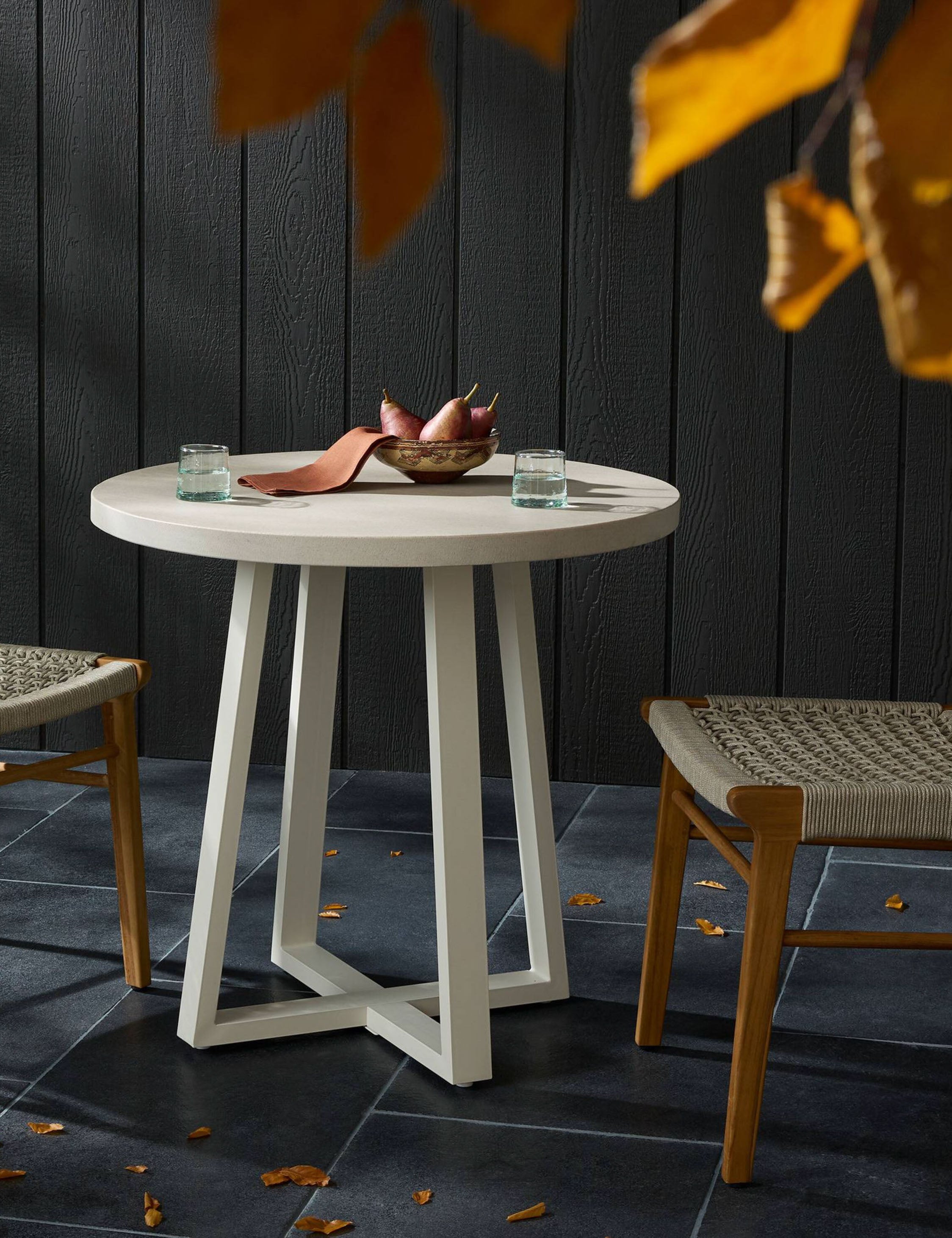 Hollis Indoor / Outdoor Round Dining Table