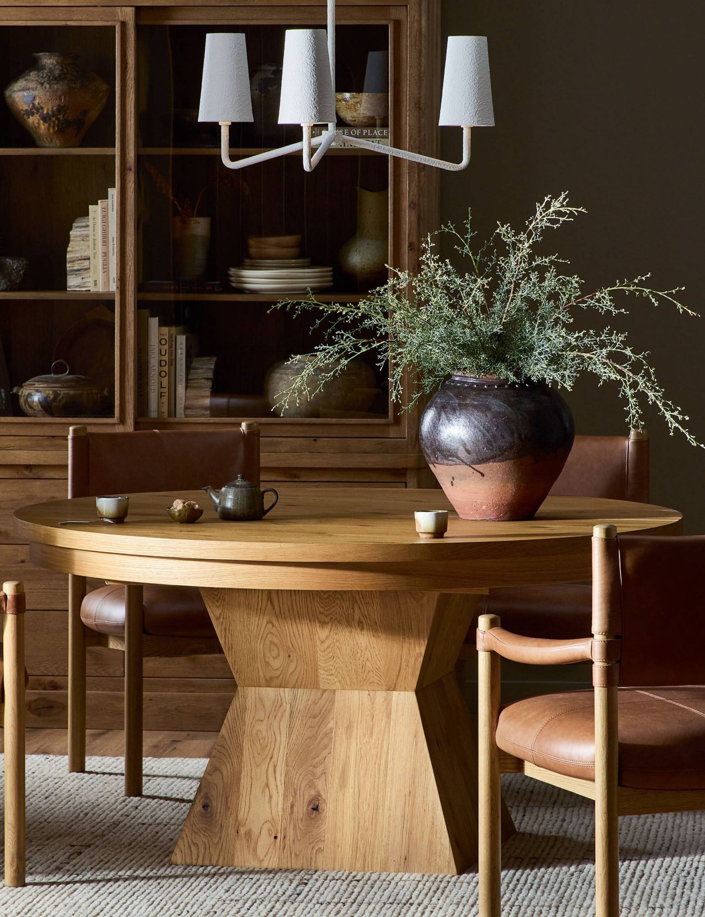 Hermoza Extendable Round Dining Table