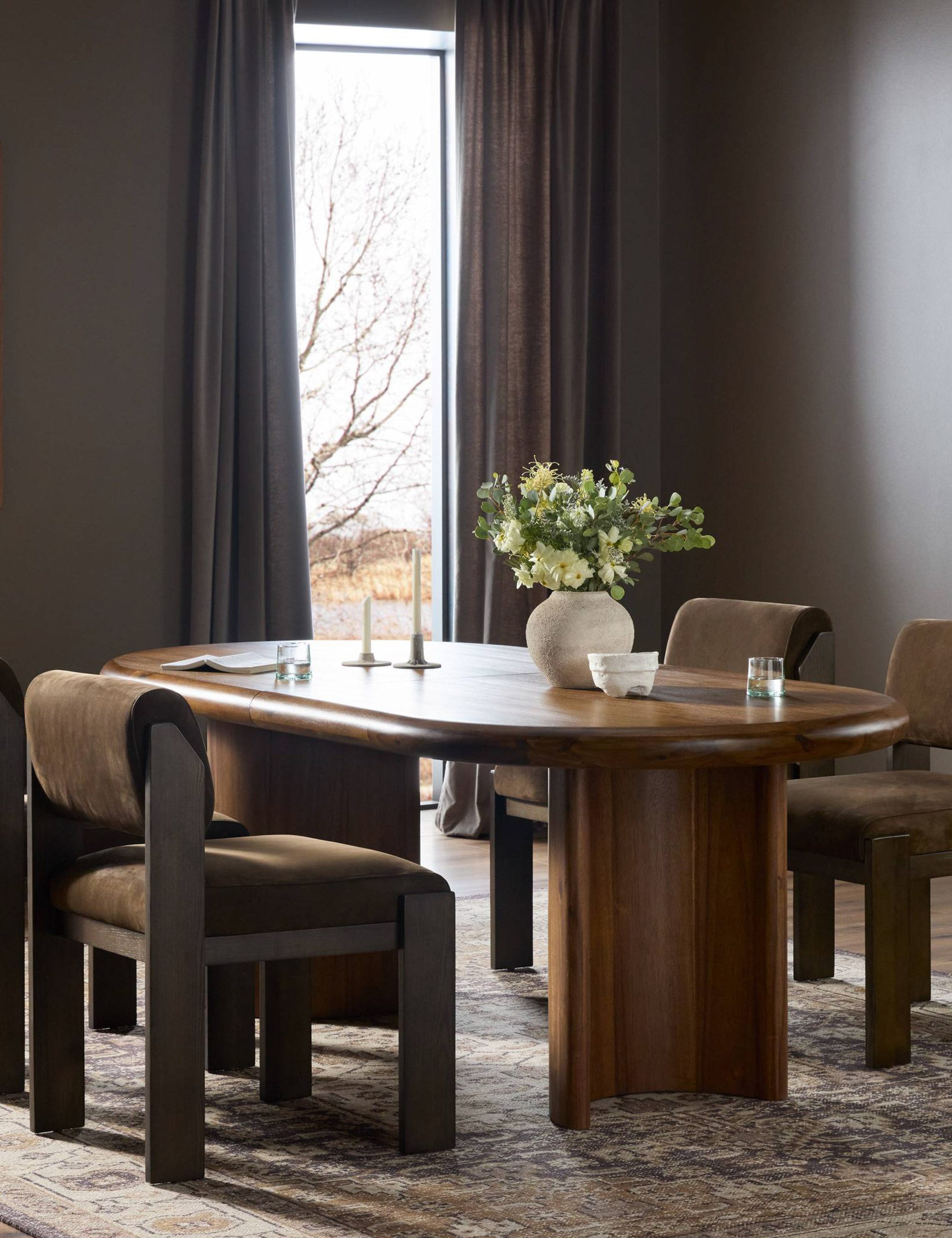 Gilda Extendable Oval Dining Table