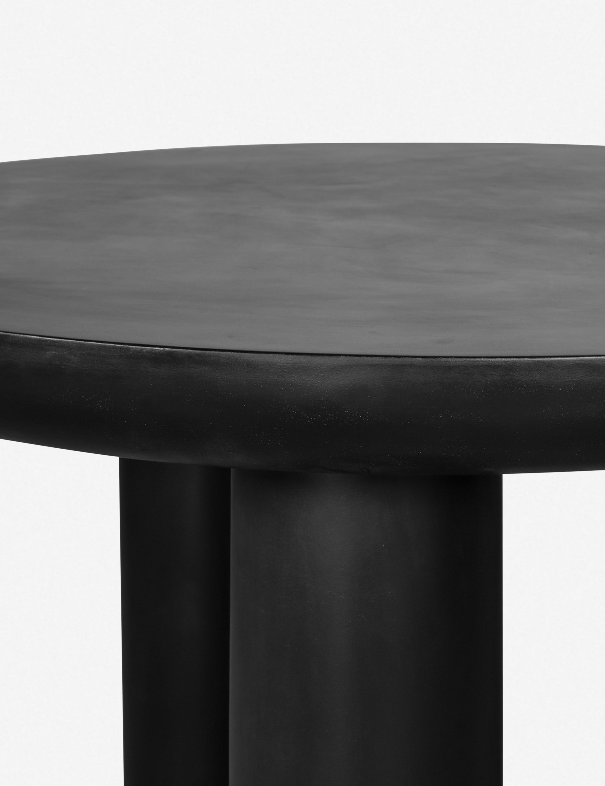 Peagan Indoor / Outdoor Round Dining Table