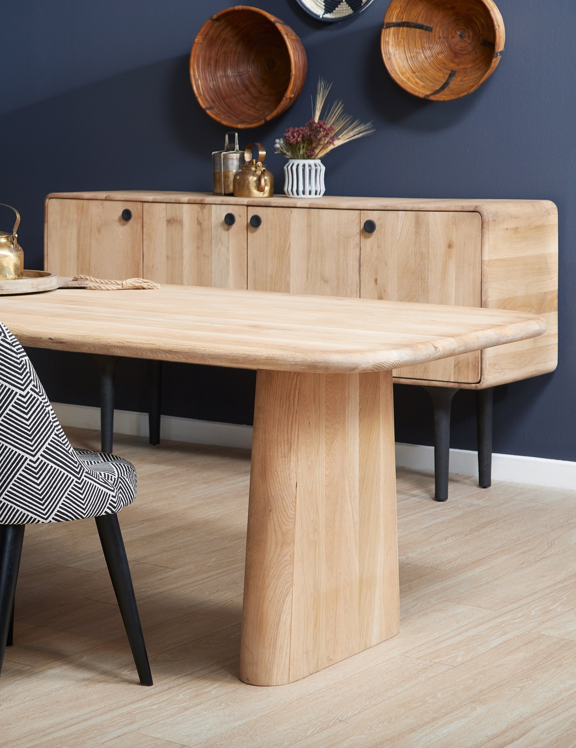 Mela Dining Table