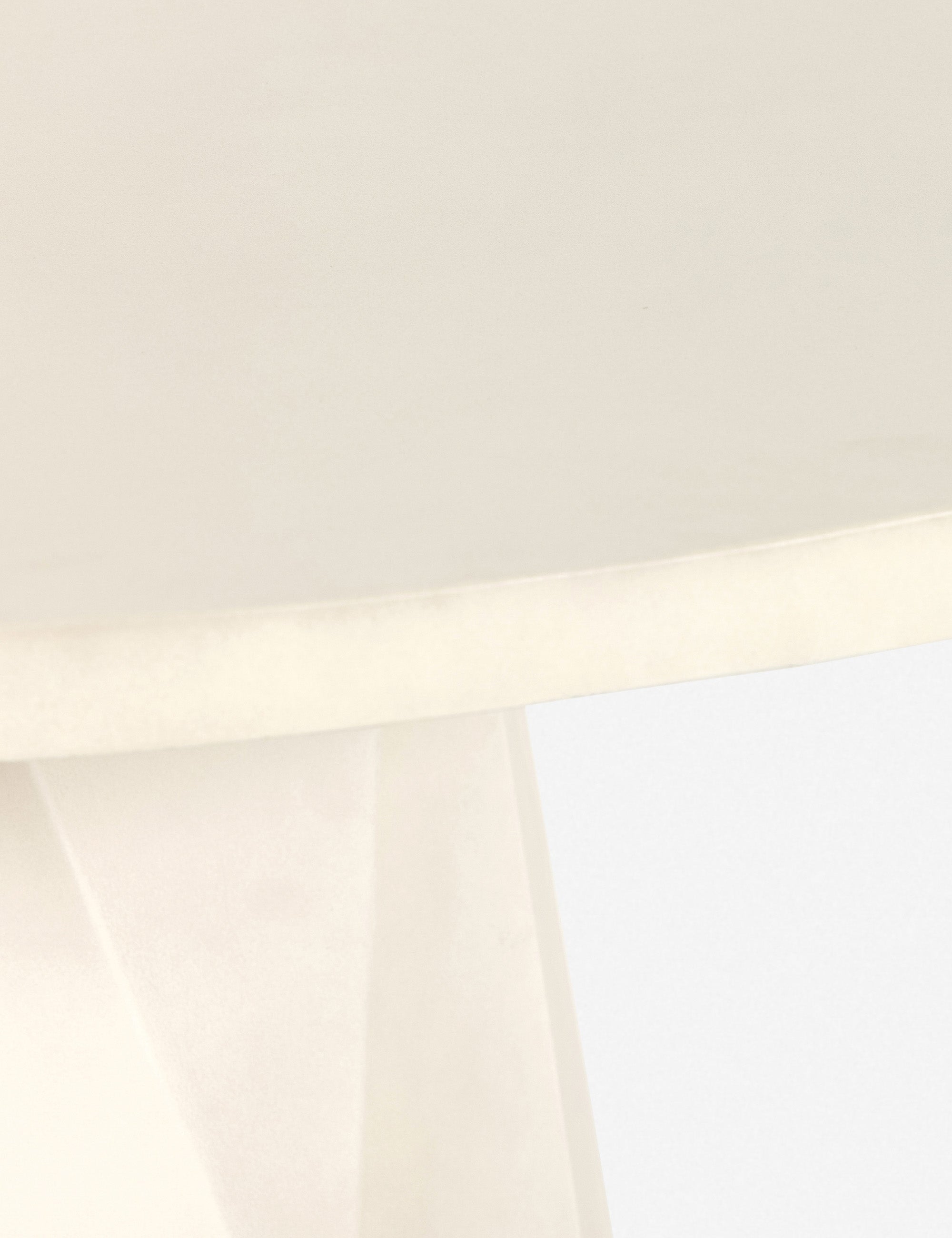 Schuller Indoor / Outdoor Round Dining Table